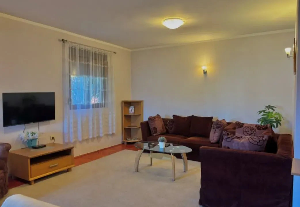 Izdavanje, dvosoban stan, 80m², Dalmatinska ulica, Podgorica