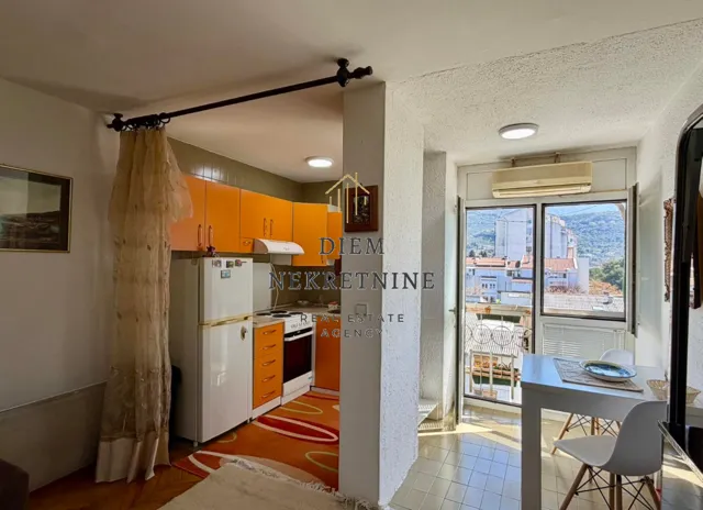 Izdavanje, garsonjera, 32m², Makedonsko naselje, Bar