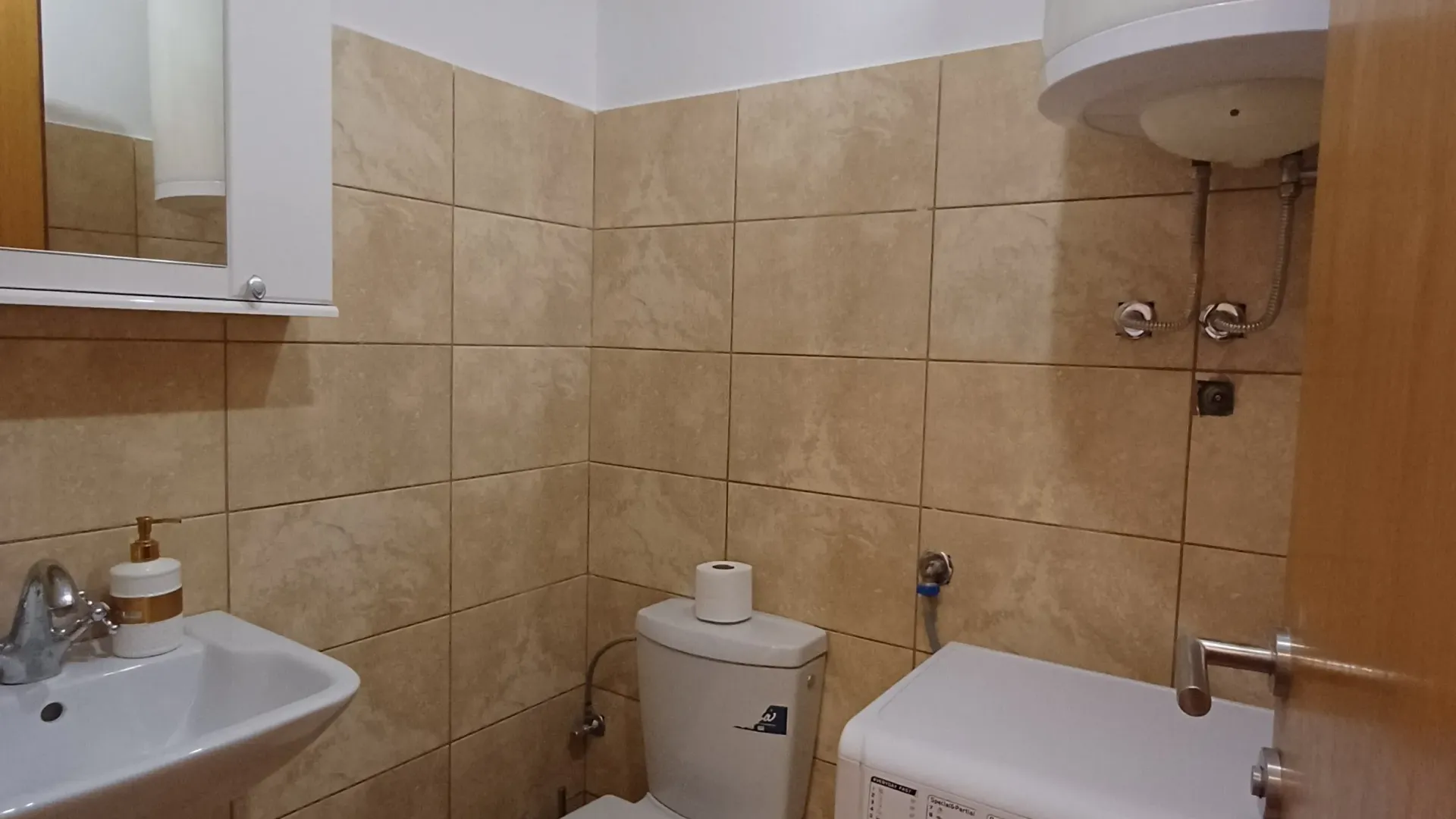 Izdavanje, jednosoban stan, 55m², Lepetani, Tivat