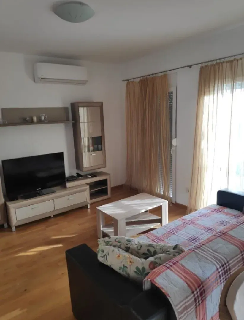 Izdavanje, trosoban stan, 95m², Zagorič, Podgorica