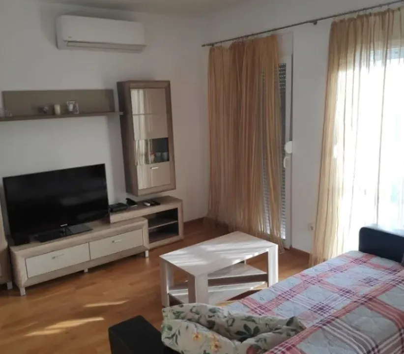 Izdavanje, trosoban stan, 95m², Zagorič, Podgorica