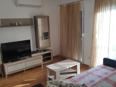 Izdavanje, trosoban stan, 95m², Zagorič, Podgorica