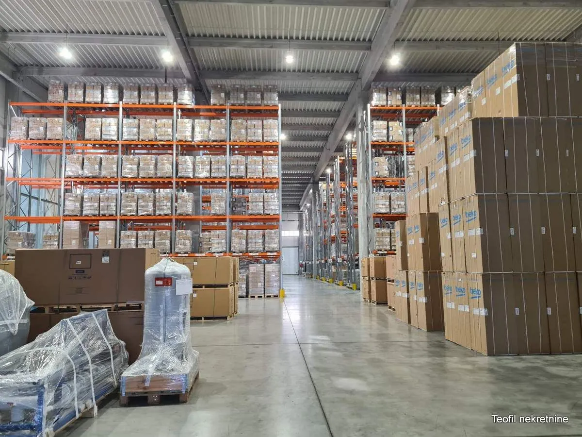 Izdavanje, poslovni prostor, 12180m², Šimanovci, Pećinci