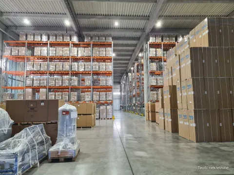 Rent, office space, 12180m², Šimanovci, Pećinci