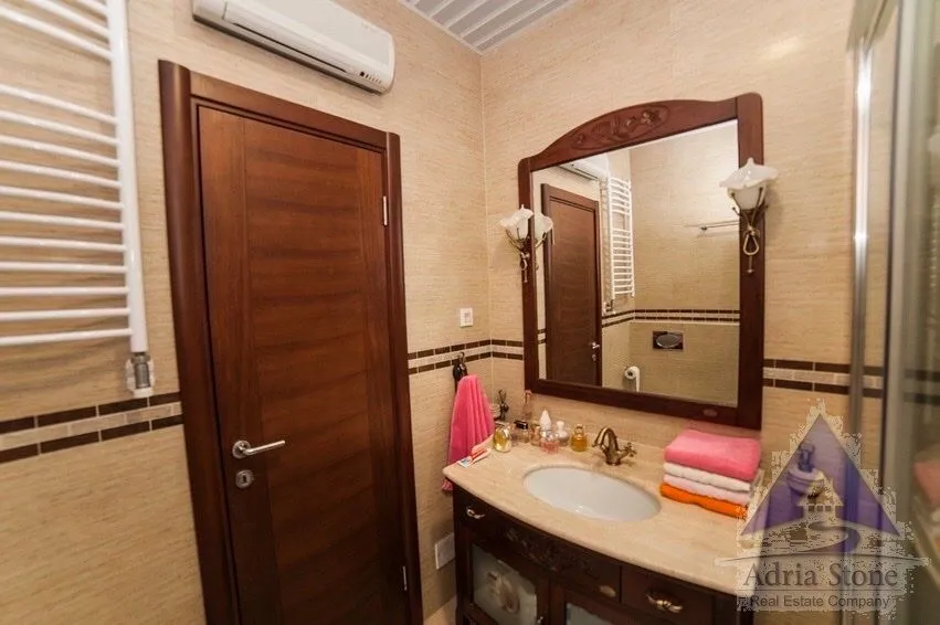 Prodaja, trosoban stan, 179m², Rozino, Budva
