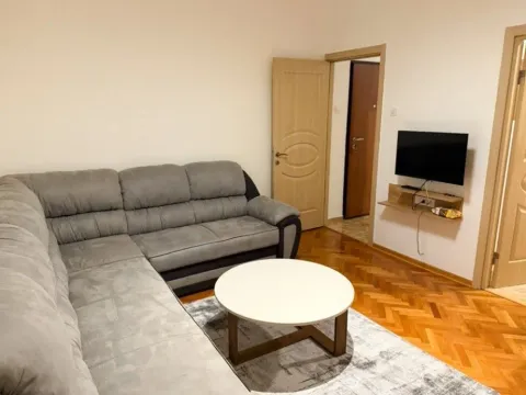 Izdavanje, jednosoban stan, 42m², Preko Morače, Podgorica