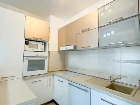 Izdavanje, dvosoban stan, 64m², City Kvart, Podgorica - image 2