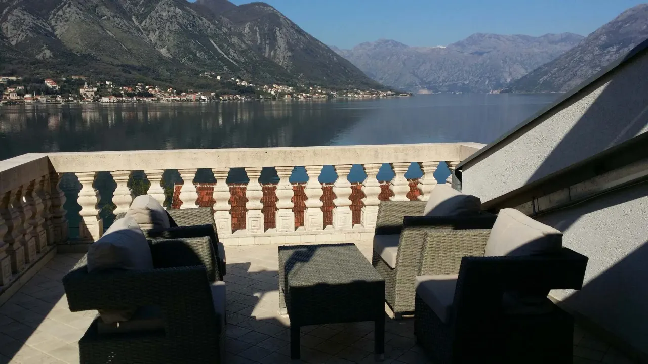 Rent, two bedroom apartment, 55m², Dobrota, Kotor