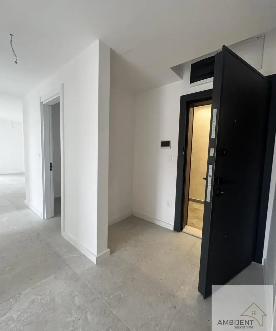 Prodaja, trosoban stan, 77m², Novi Banovci, Stara Pazova