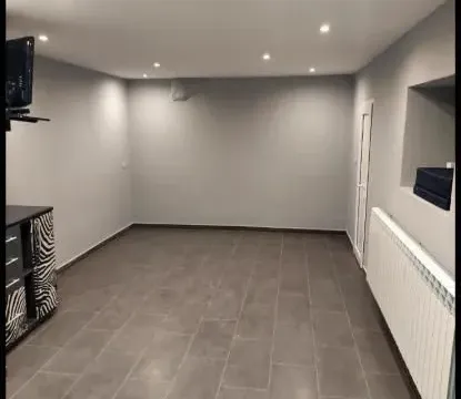 Izdavanje, trosoban stan, 91m², Centar, Novi Sad - image 16