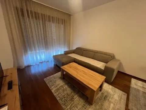 Izdavanje, jednosoban stan, 50m², Master Kvart, Podgorica - image 1