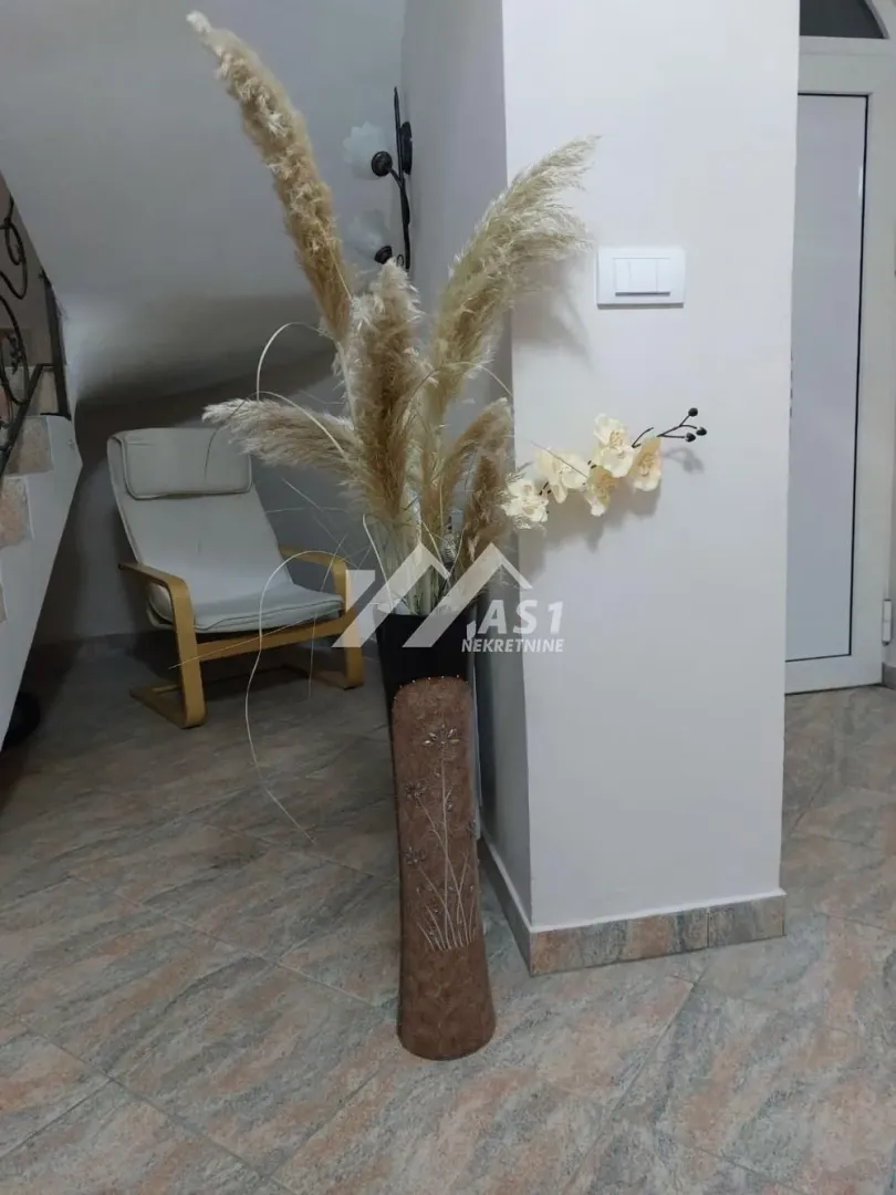 Rent, house, 225m², Lipov gaj, Novi Sad Sve Podlokacije