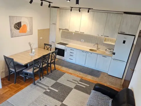 Izdavanje, dvosoban stan, 67m², Stari Aerodrom, Podgorica - image 2