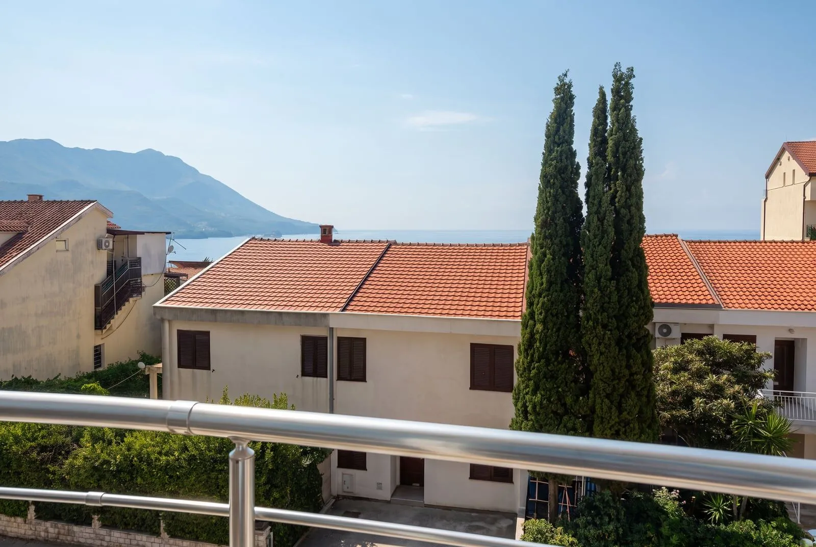 Rent, two bedroom apartment, 57m², Bečići, Budva