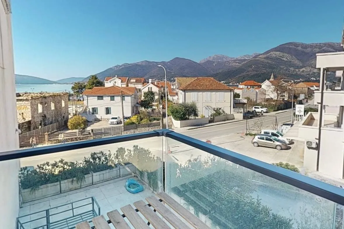 Prodaja, dvosoban stan, 55m², Donja Lastva, Tivat
