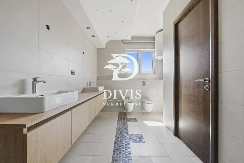 Izdavanje, stan, 205m², Dedinje Sve Podlokacije, Beograd