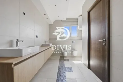 Izdavanje, stan, 205m², Dedinje Sve Podlokacije, Beograd - image 11