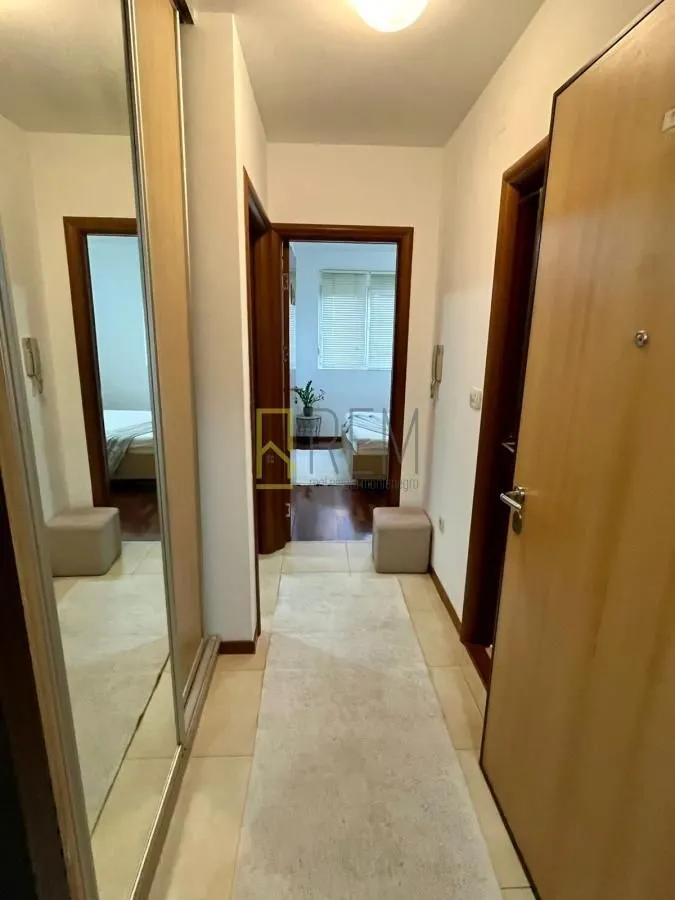Izdavanje, jednosoban stan, 43m², Stari Aerodrom, Podgorica