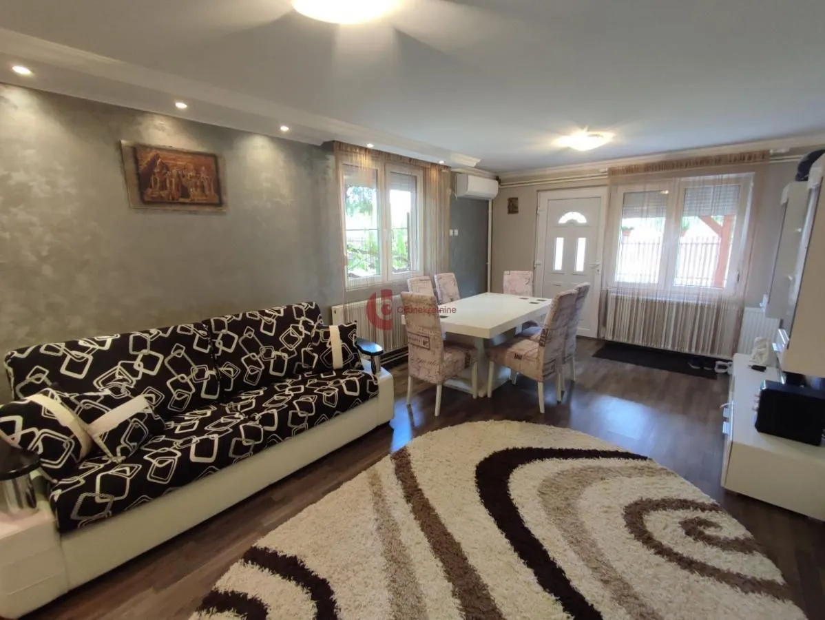 Prodaja, kuća, 313m², Peščara, Subotica