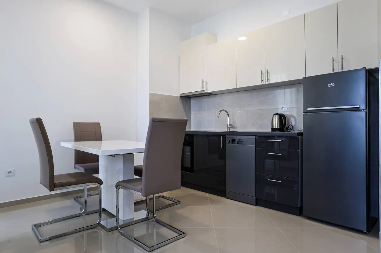 Rent, one bedroom apartment, 45m², Bečići, Budva