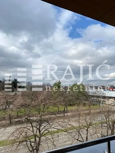 Pogled sa terase na grad i okolinu.