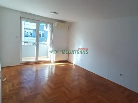 Izdavanje, četvorosoban stan, 100m², Centar, Novi Sad - image 4