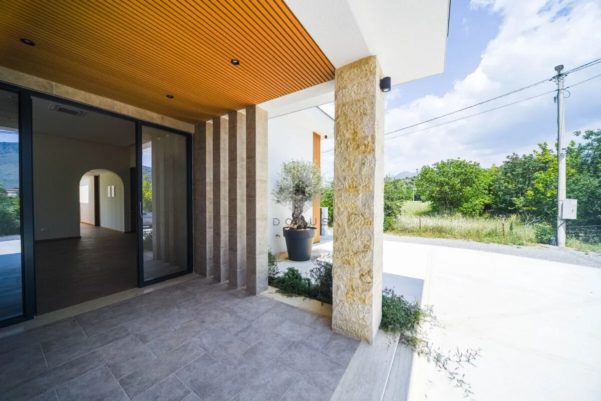 Izdavanje, kuća, 350m², Tuzi, Podgorica