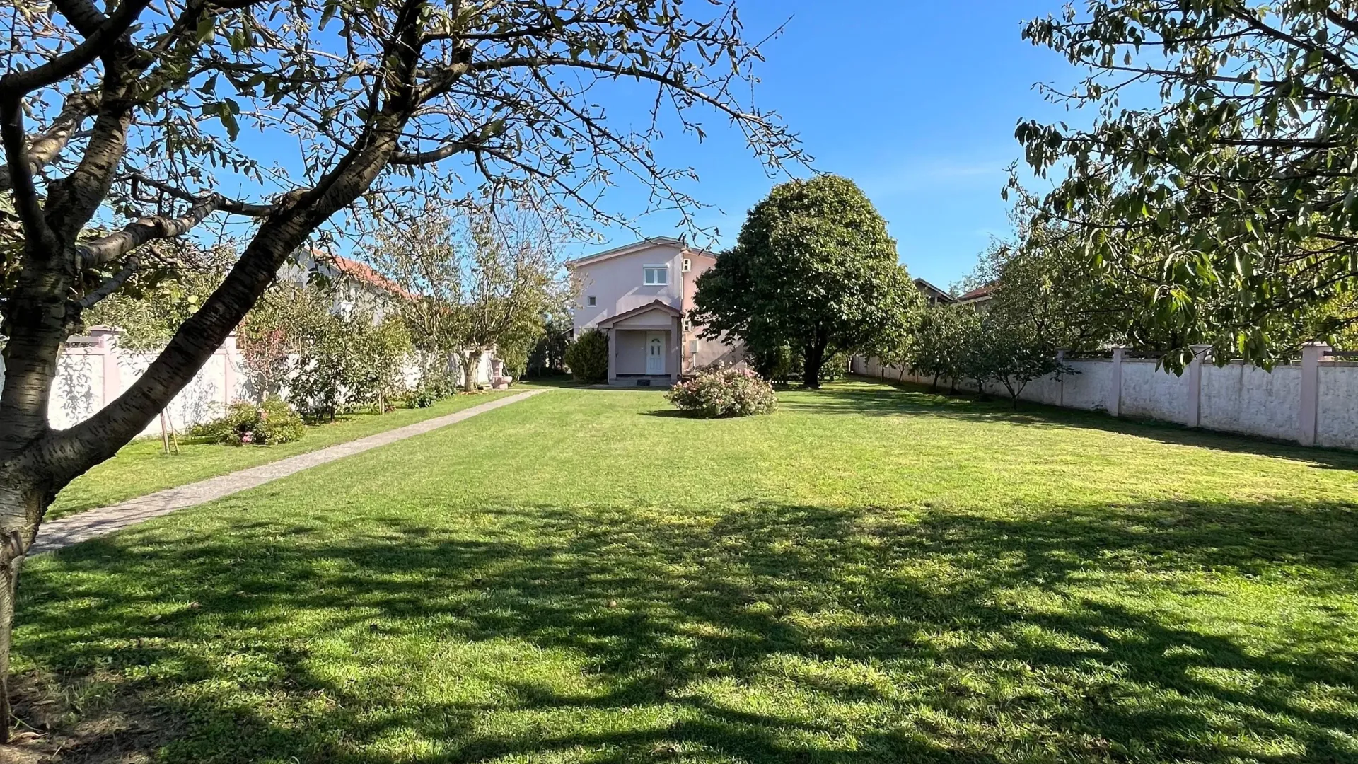 Izdavanje, kuća, 350m², Donji Kokoti, Podgorica
