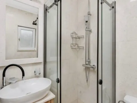 Izdavanje, jednosoban stan, 54m², Seljanovo, Tivat - image 6