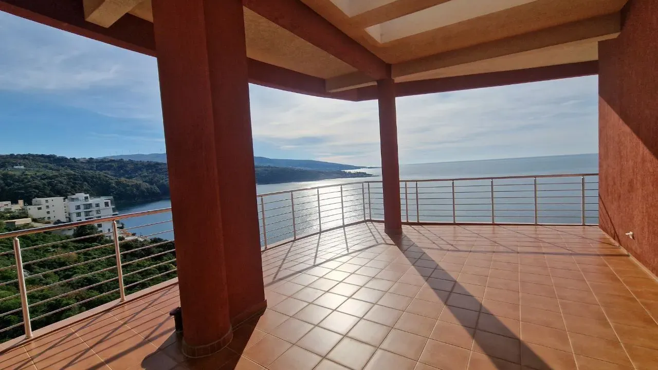 Prodaja, trosoban stan, 227m², Dobra Voda, Budva