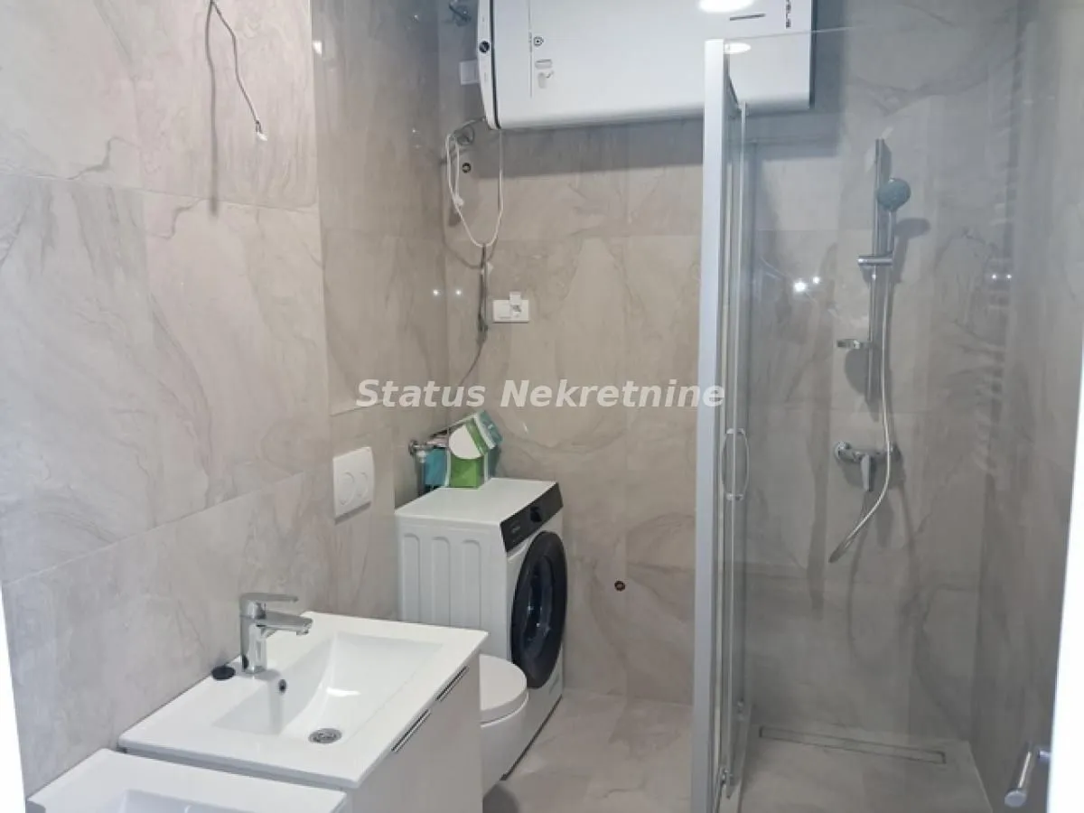 Izdavanje, trosoban stan, 70m², Adamovićevo Naselje, Novi Sad Sve Podlokacije