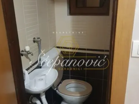 Izdavanje, kuća, 165m², Sremska Kamenica, Petrovaradin - image 5