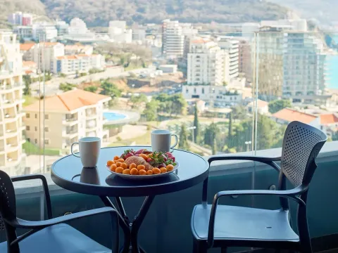 Sale, one bedroom apartment, 48m², Bečići, Budva - image 1