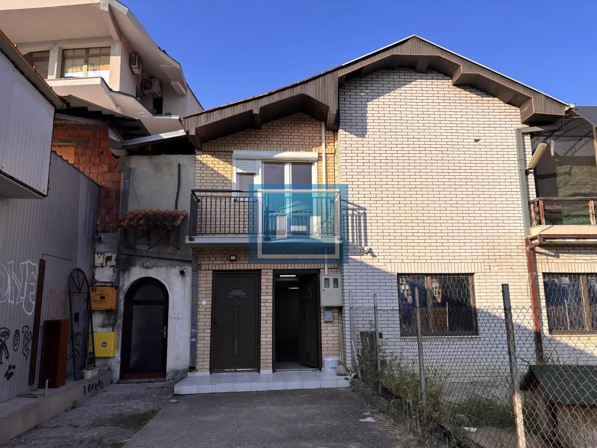 Prodaja, trosoban stan, 107m², Centar, Jagodina