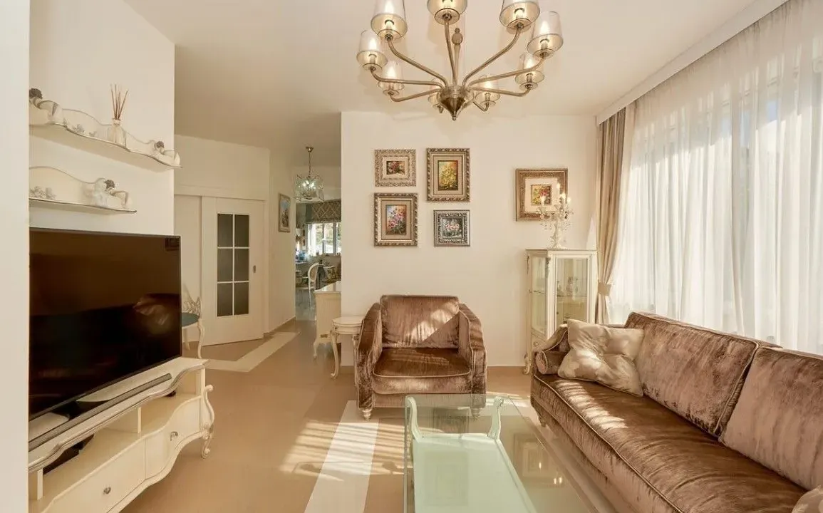 Sale, three bedroom apartment, 150m², Bečići, Budva