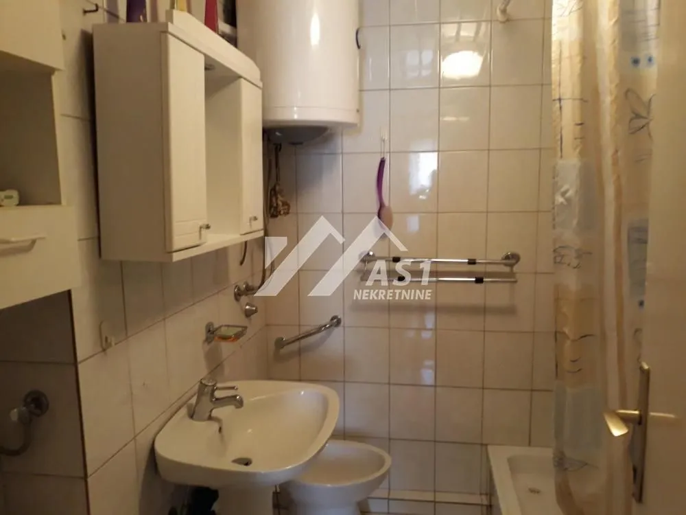 Izdavanje, dvosoban stan, 54m², Betanija, Novi Sad Sve Podlokacije