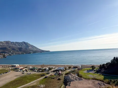 Pogled na more i okolni pejzaž sa lokacije nekretnine. - image 17