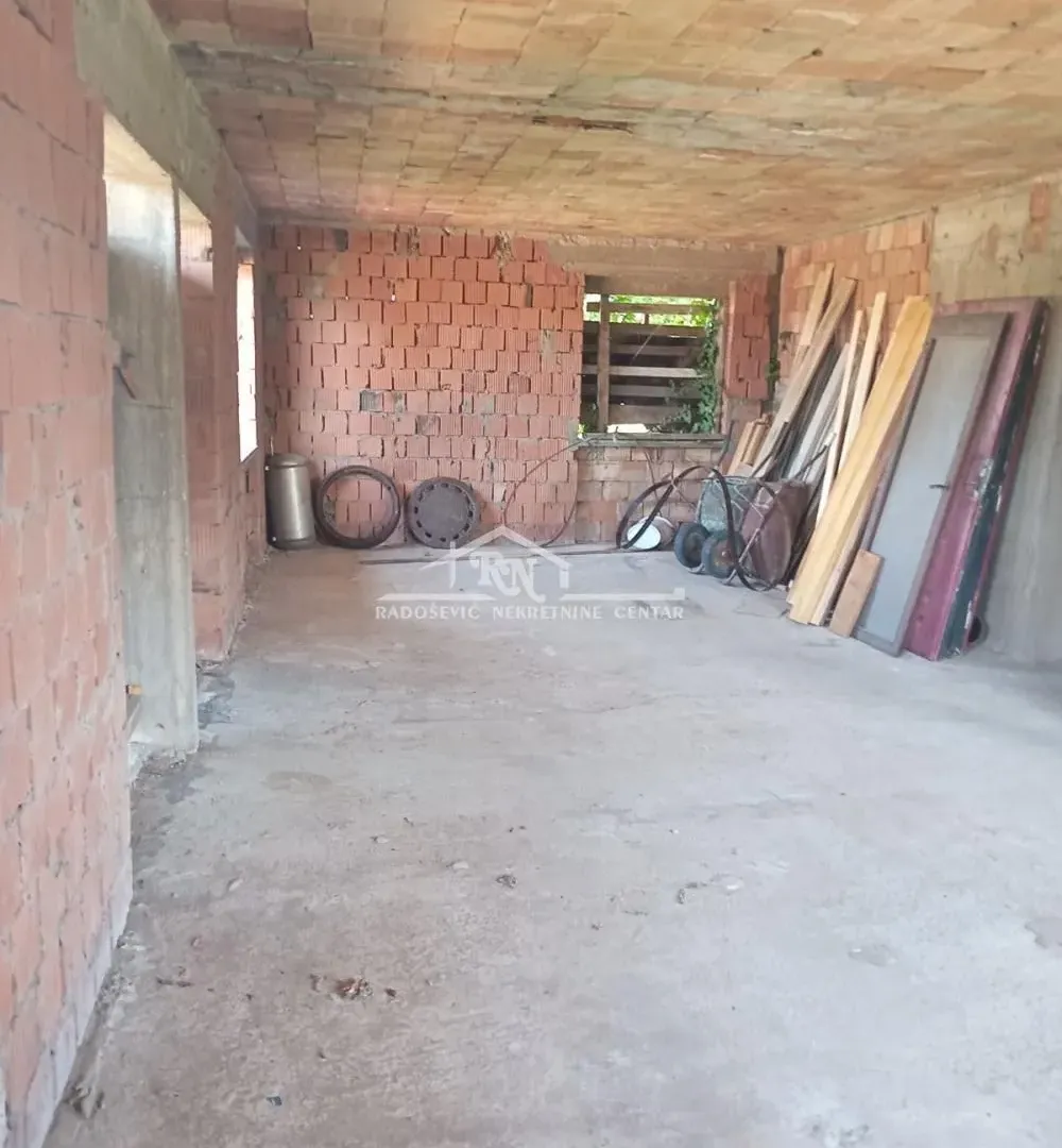 Sale, house, 607m², Lisović, Barajevo