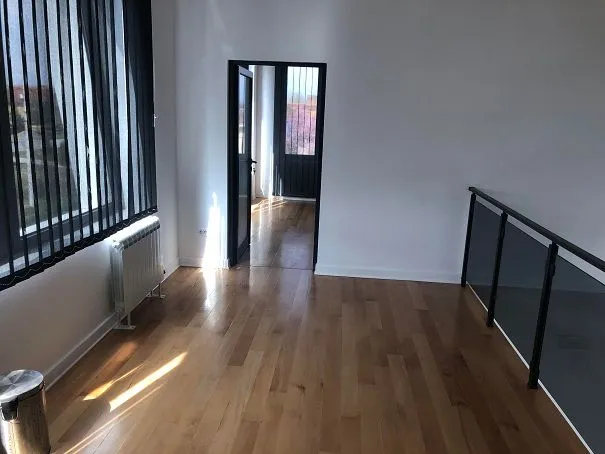 Izdavanje, poslovni prostor, 3000m², Borča 1, Borča Sve Podlokacije