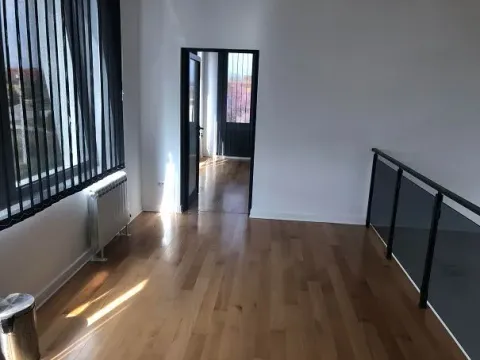 Rent, office space, 3000m², Borča 1, Borča Sve Podlokacije