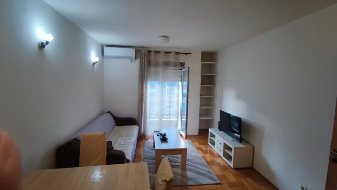 Rent, one bedroom apartment, 40m², Stari Aerodrom, Podgorica