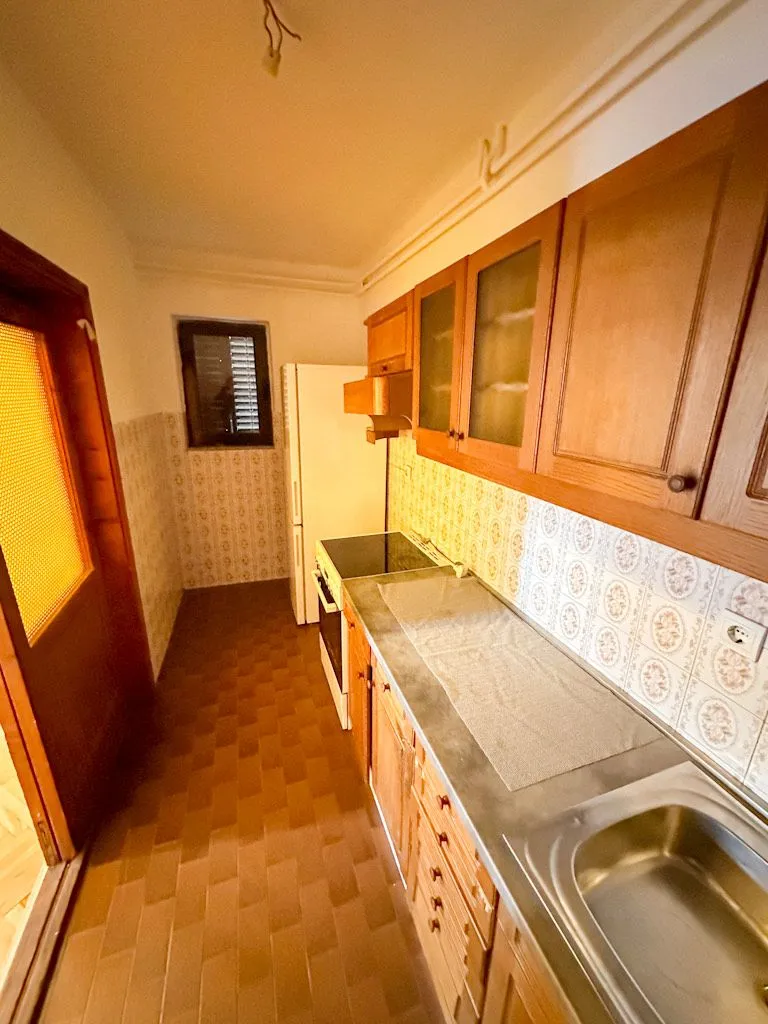 Izdavanje, kuća, 200m², Stari Aerodrom, Podgorica
