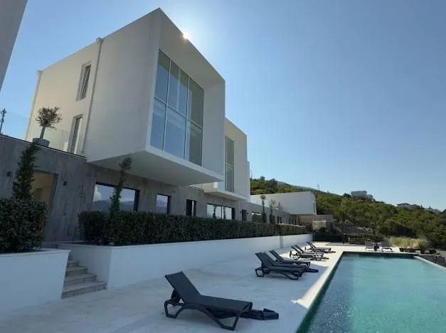 Prodaja, dvosoban stan, 183m², Centar, Tivat