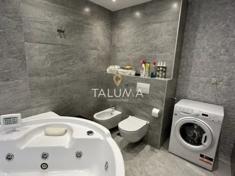 Rent, three bedroom apartment, 200m², Gorica C, Podgorica - image 13