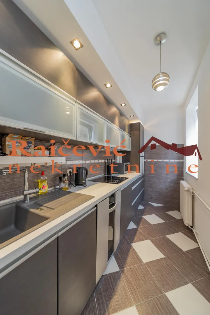 Prodaja, trosoban stan, 98m², Centar, Stara Pazova