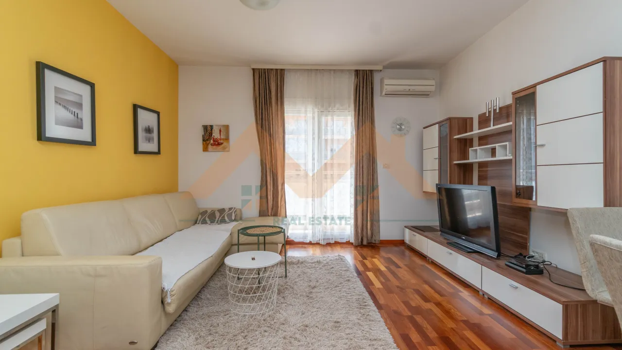 Izdavanje, jednosoban stan, 53m², City Kvart, Podgorica