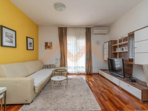 Izdavanje, jednosoban stan, 53m², City Kvart, Podgorica