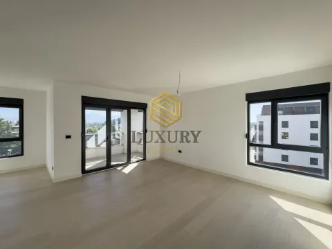 Prodaja, trosoban stan, 155m², Krivi Most, Podgorica - image 17