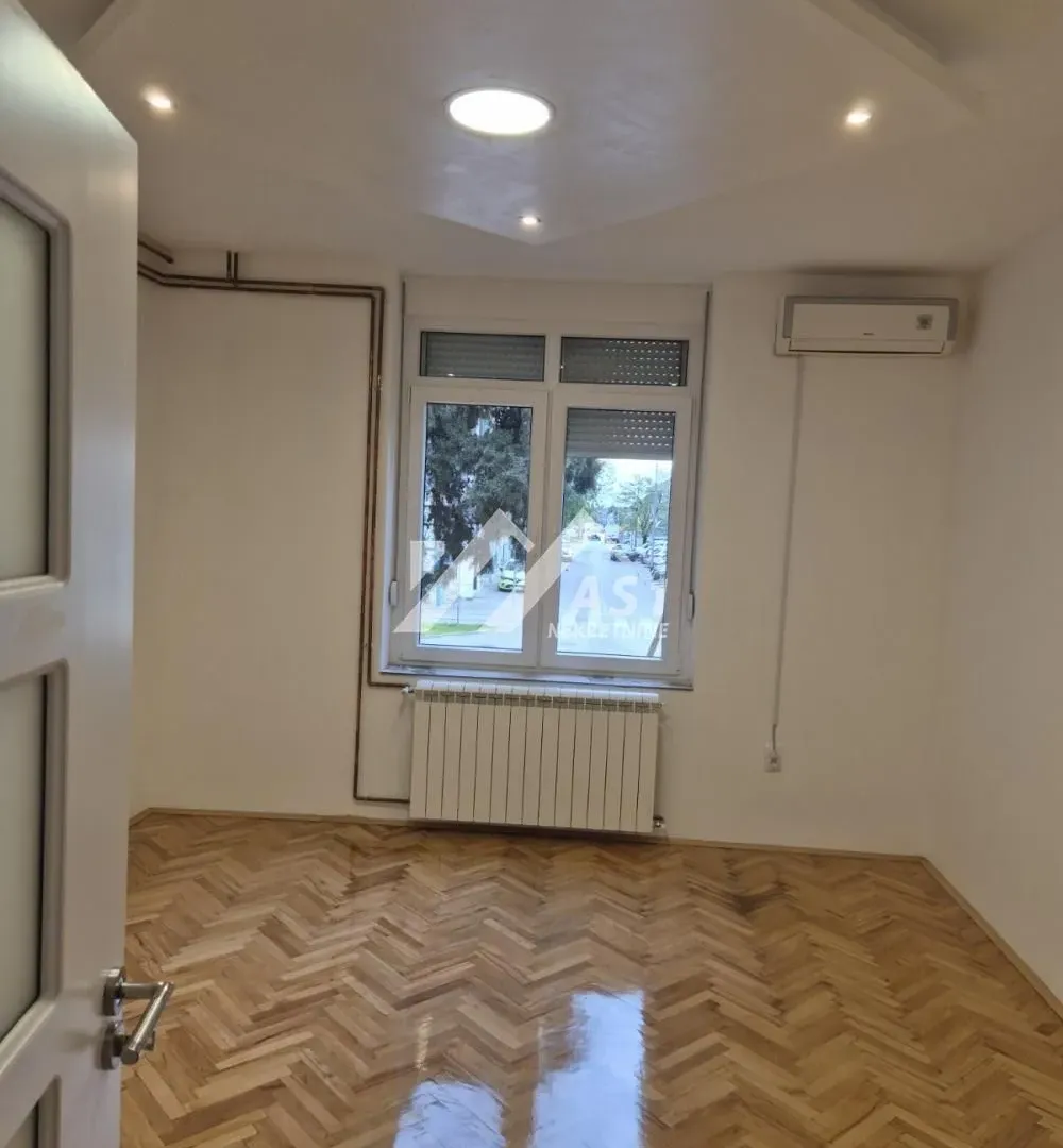 Izdavanje, trosoban stan, 77m², Adamovićevo Naselje, Novi Sad Sve Podlokacije