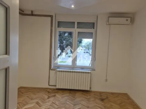 Stan in Adamovićevo Naselje